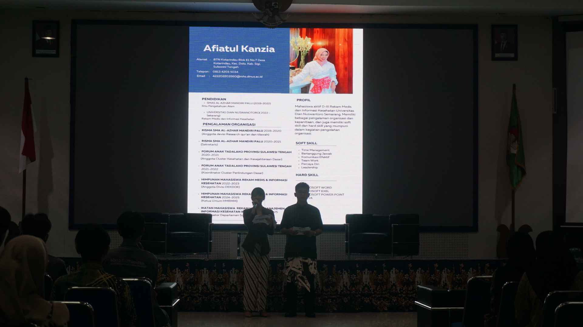 Pembacaan CV Moderator oleh MC 